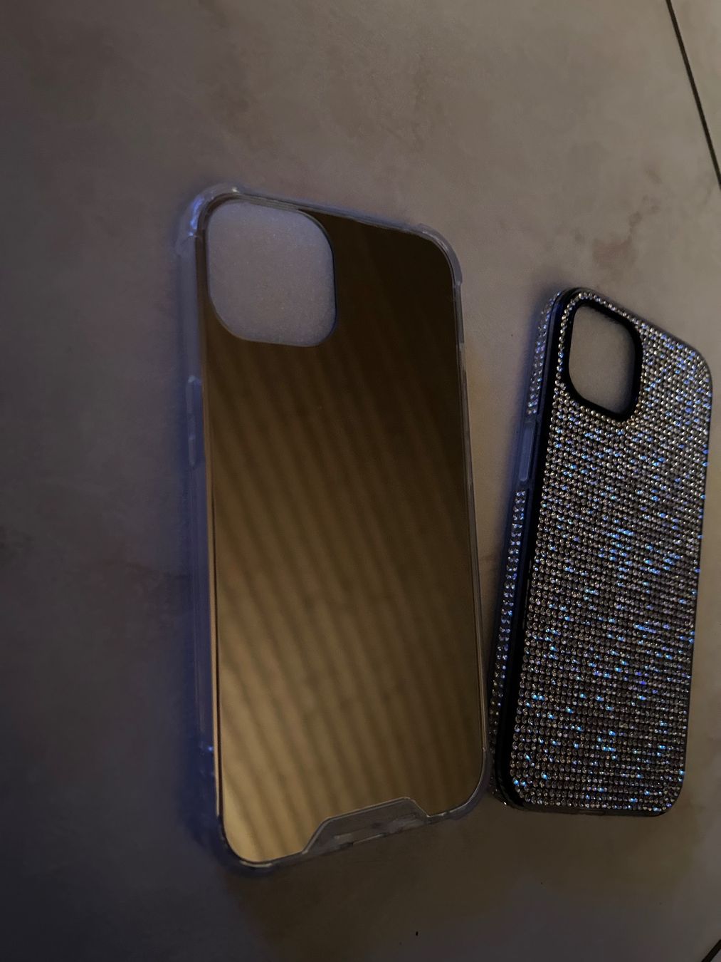 Apple Cover & Protezioni schermo: Iphone 14 Handyhülle Silikon, silber, 2 Stk. – Nuovo e nell'imballaggio originale da Hallwil venduto da Zoeizy 1
