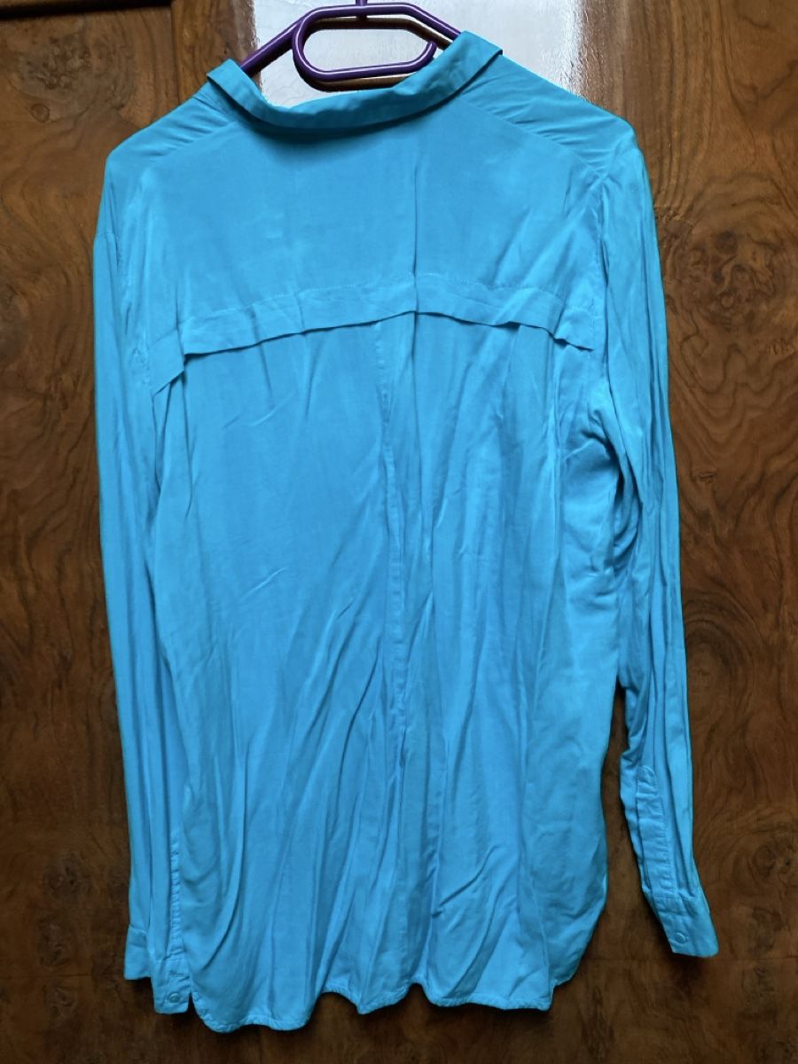 Camicette: Türkisblaue "Charlotte Eskildsen"-Designerbluse, M – Usato da Birsfelden venduto da Yakari69 1