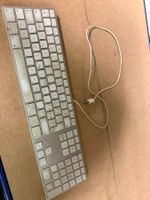 2x Original Apple Tastatur (1x mit USB-A, 1x mit Lightning)