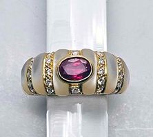 Fingerrin 18 Kt. GG mit Rubin & Diamanten