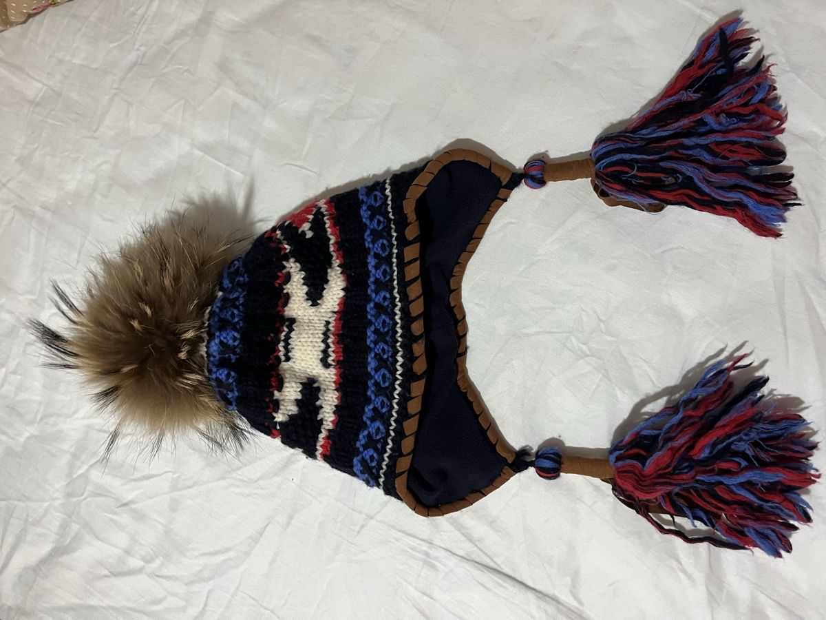Bogner Copricapi, berretti & cappellini: Bogner Beanie Hat with Pom Pom  – Usato da Zürich venduto da ShopaholicGems 1