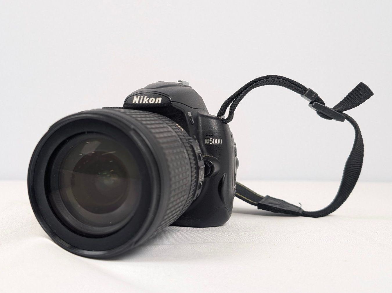 Nikon Fotocamera: Nikon D5000 Kamera – Usato da Wettingen venduto da Wendemarket 1