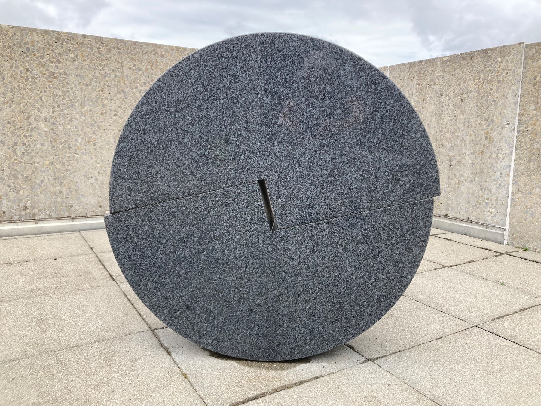 Sculture & Statue: Gottfried HONEGGER Skulptur Granit, D 90cm, 1991 – Usato da Chur venduto da Spuntz1