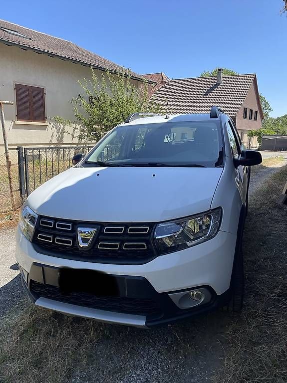 Autos: Dacia Sandero Stepway Tce 90 – D'occasion à Vesin par mfm_ql6k
