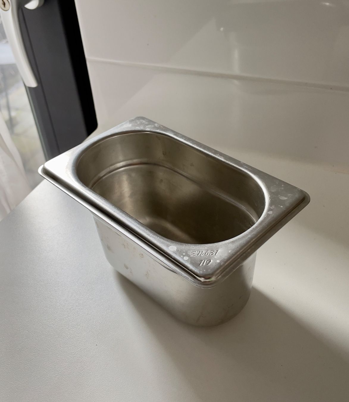Elettrodomestici da cucina: Restaurantware- GN-/Speise-/Eisbehälter – Usato da Winterthur venduto da ttltc