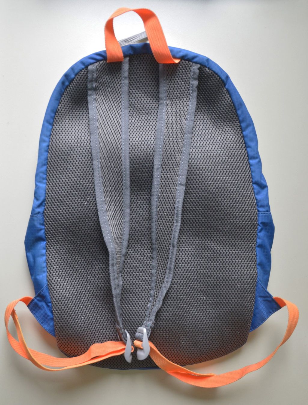 Zaini: Leichter, zusammenfaltbarer Rucksack – Usato da Niederhasli venduto da littledrop 1