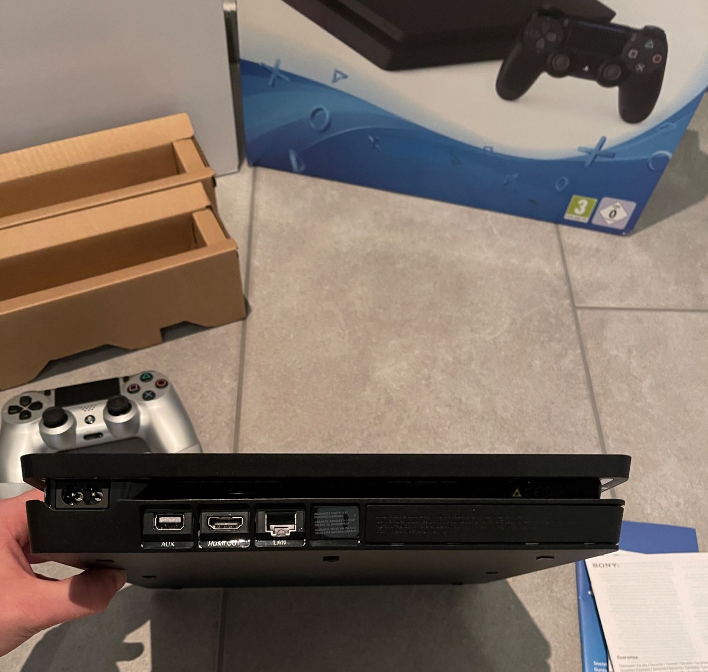 Sony Consoles: PS4 Slim / 500GB - Systemsoftware 9.50 - ab 1.- – D'occasion à Hinwil par weu_yll6 1