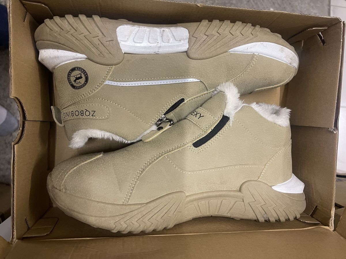 Chaussures hommes: Baskets fourrées ZQBOBING beige, taille non précisée – D'occasion à Sembrancher par inf_9yyl