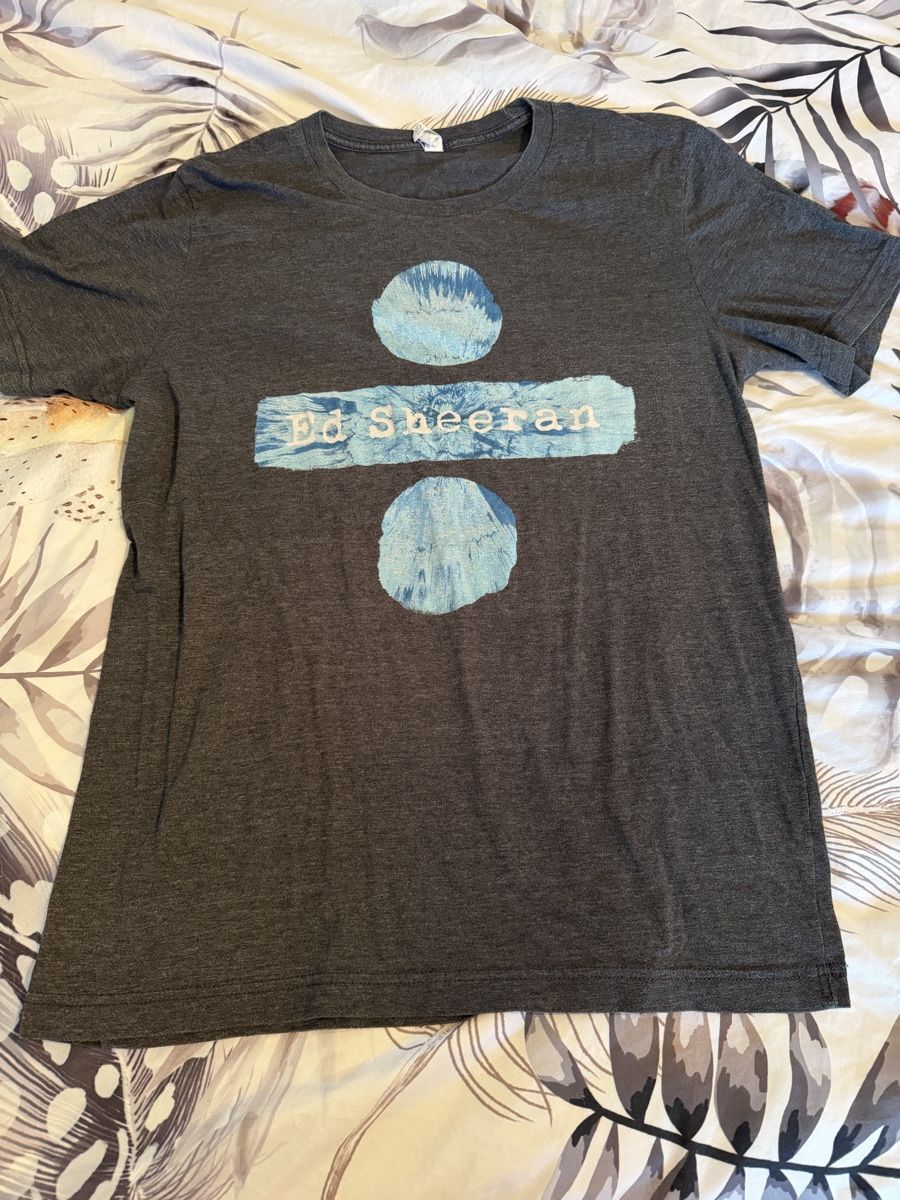 T-shirt: Ed sheeran konzert shirt – Usato da Frauenfeld venduto da _elle.Mich9