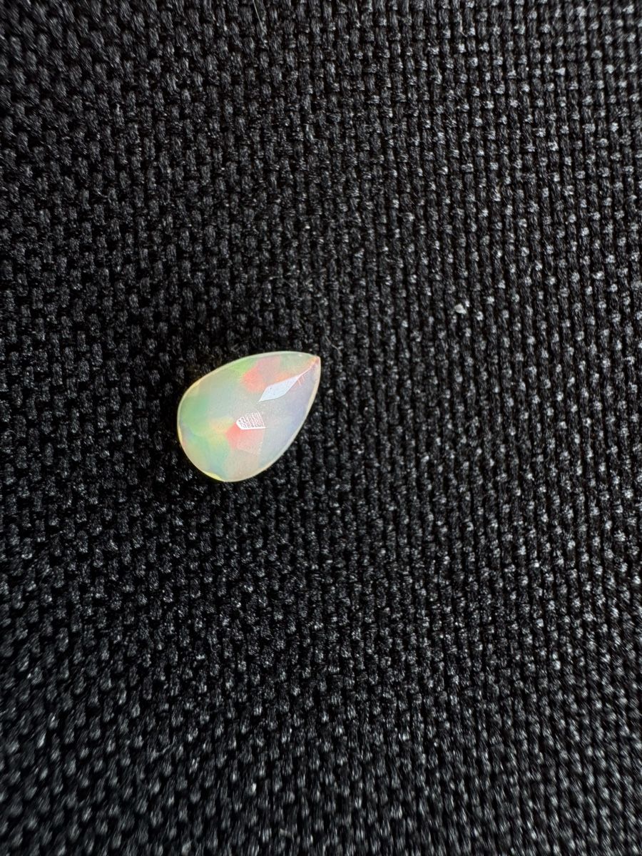 Pierres précieuses: Äthiopischer Opal 0.85ct – Neuf avec emballage d'origine à Wängi par Horus90