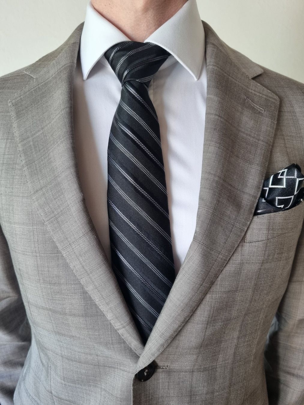 Cravatte: Krawatte Tie DKNY 100% Seide – Usato da Basel venduto da coinseller_87