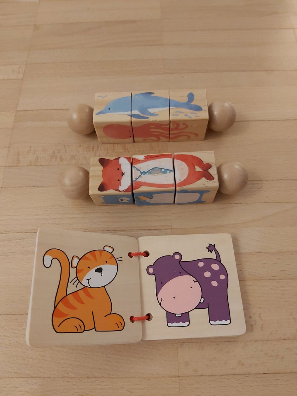 Spielzeuge: Holz Spielzeug und Buch mit Tieren – Gebraucht aus Frauenfeld von mariom02