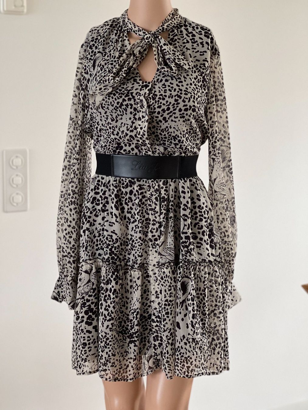 Vestiti: Kleid mit Gürtel Gr.38 (IT) – Usato da Thalwil venduto da GerSutter