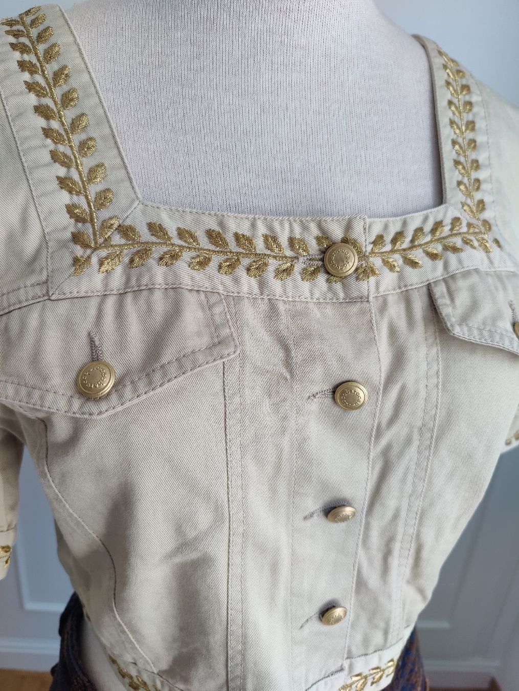 Top: Vintage Roccobarocco Embroidered Crop Top Jacket – Usato da La Tour-de-Peilz venduto da dAutrefois 2