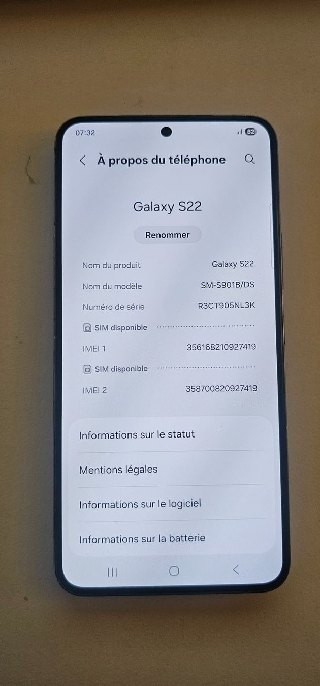 Samsung Telefoni cellulari / Smartphones: Smartphone Samsung Galaxy S22 vert – Usato da La Chaux-de-Fonds venduto da PV71 4