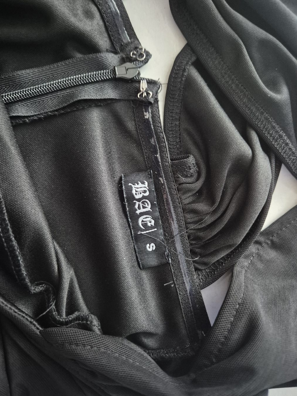 Vestiti: Robe noir – Usato da Granges-Paccot venduto da smo_dp89 2