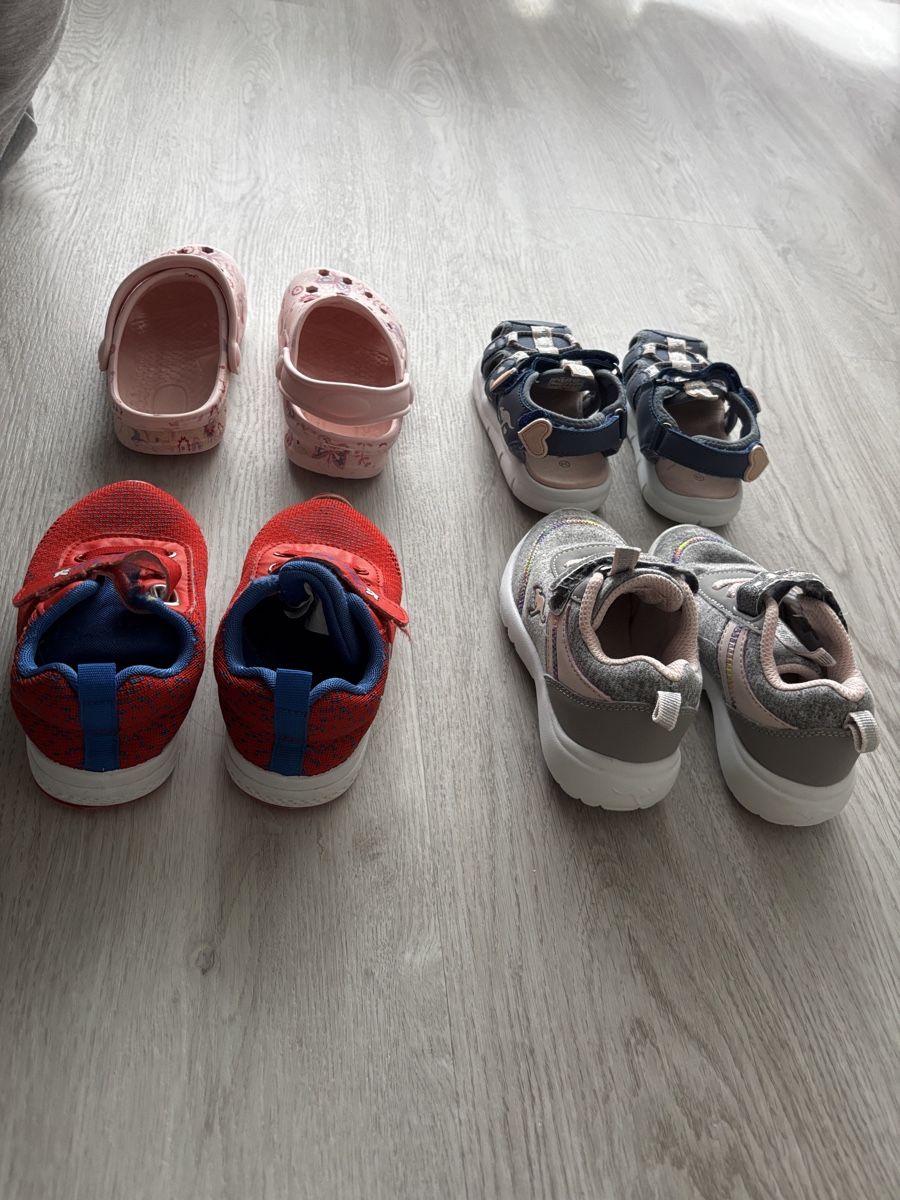 Scarpe per ragazzi: 4 Paar Kinderschuhe Gr 24 – Usato da Hochfelden venduto da rub_rnw5 3
