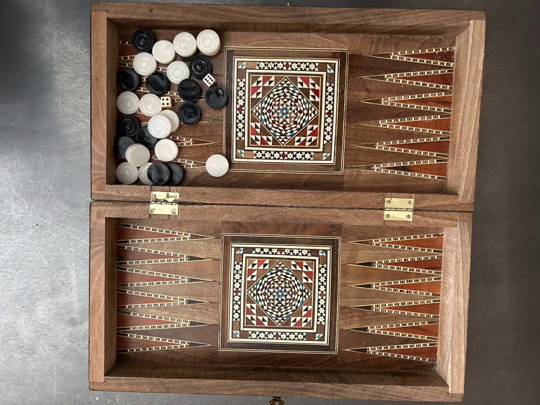 Giochi: Backgammon Spiel, Holz Inlay Zustand gut – Usato da Luzern venduto da gil_9jtr 1
