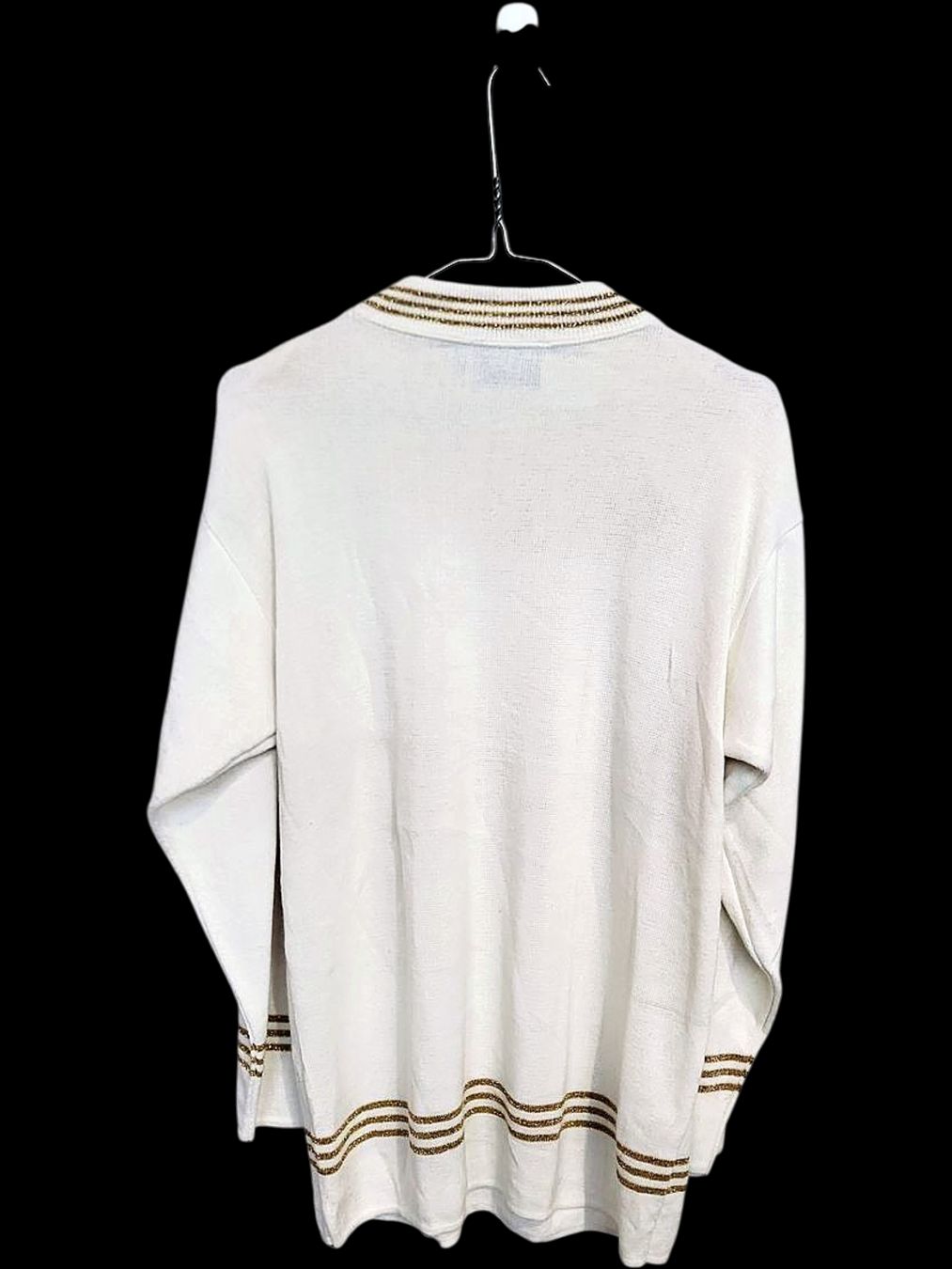 Pullover & Sweatshirts: Joyce Weißer Pullover mit Goldbesatz - Hergestellt in den – Gebraucht aus Zug von vinokilo 3