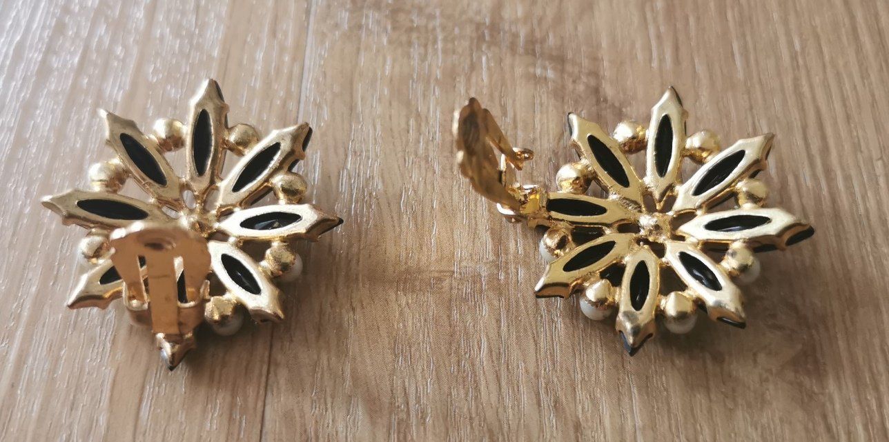 Ohrringe & -stecker: Ohrclips Blume & Perlen - Modeschmuck – Gebraucht aus Kastanienbaum von therebellsmurfette 1
