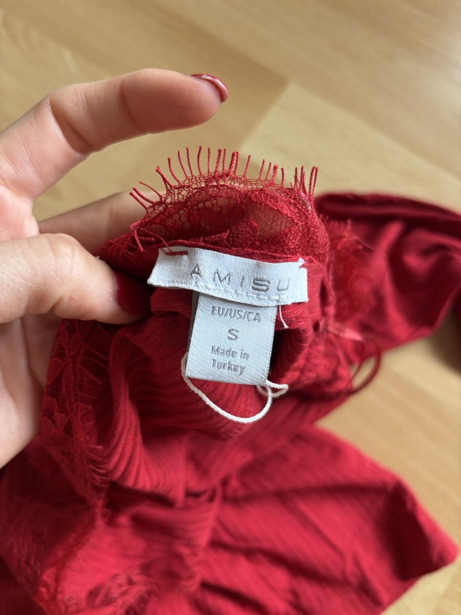 Pullover & Sweatshirts: Roter Pulli – Gebraucht aus Steffisburg von suunnaunn 1