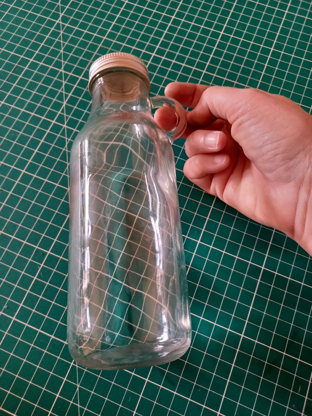 Altro in Stoviglie & Bicchieri: Glasflasche mit Henkel, 0.5l – Nuovo (secondo la descrizione) da Zürich venduto da Miniskus
