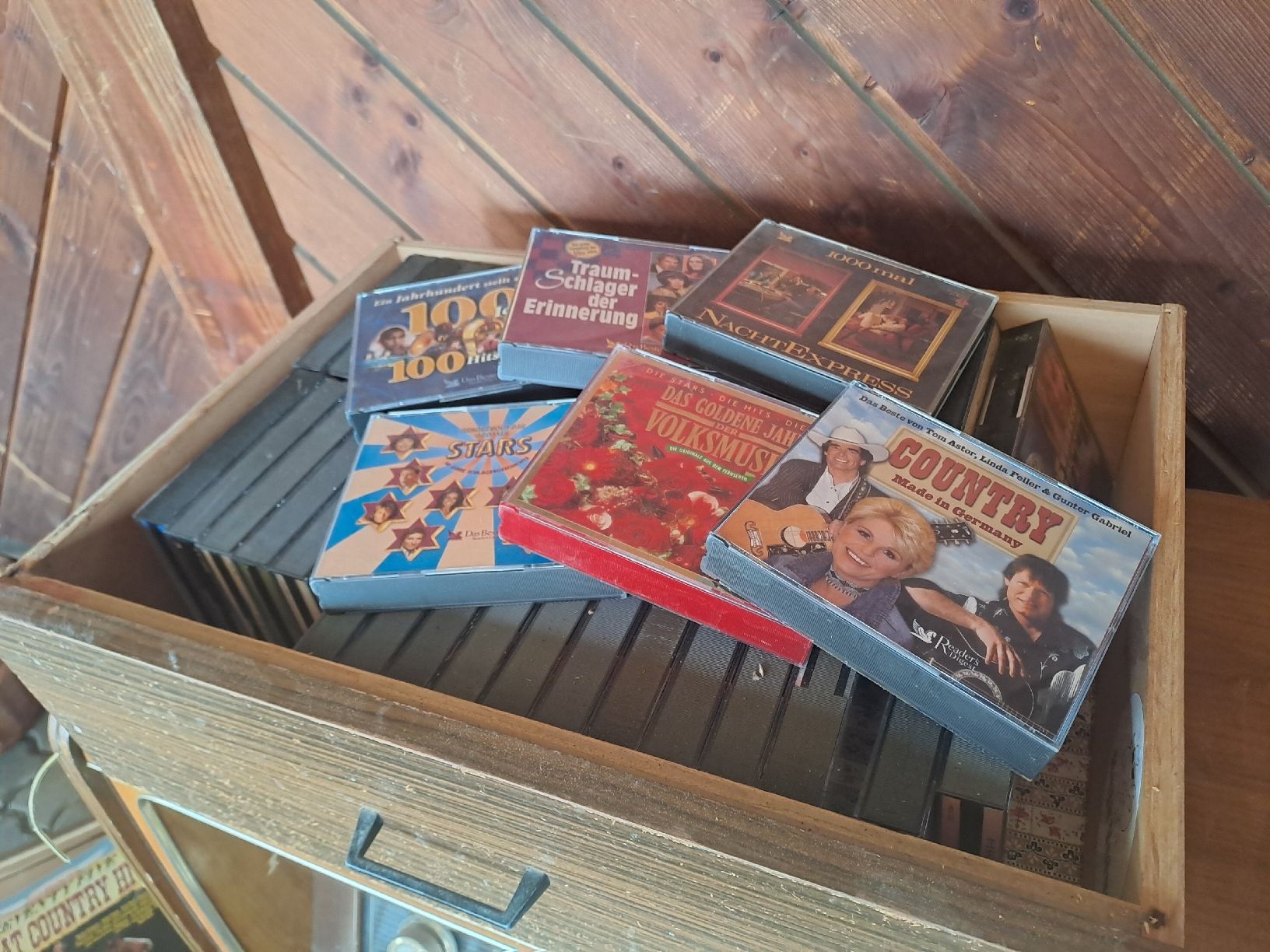 CDs: 2 Schubladen mit älteren Schlager CD's – Gebraucht aus Uetendorf von Essiggurken 1