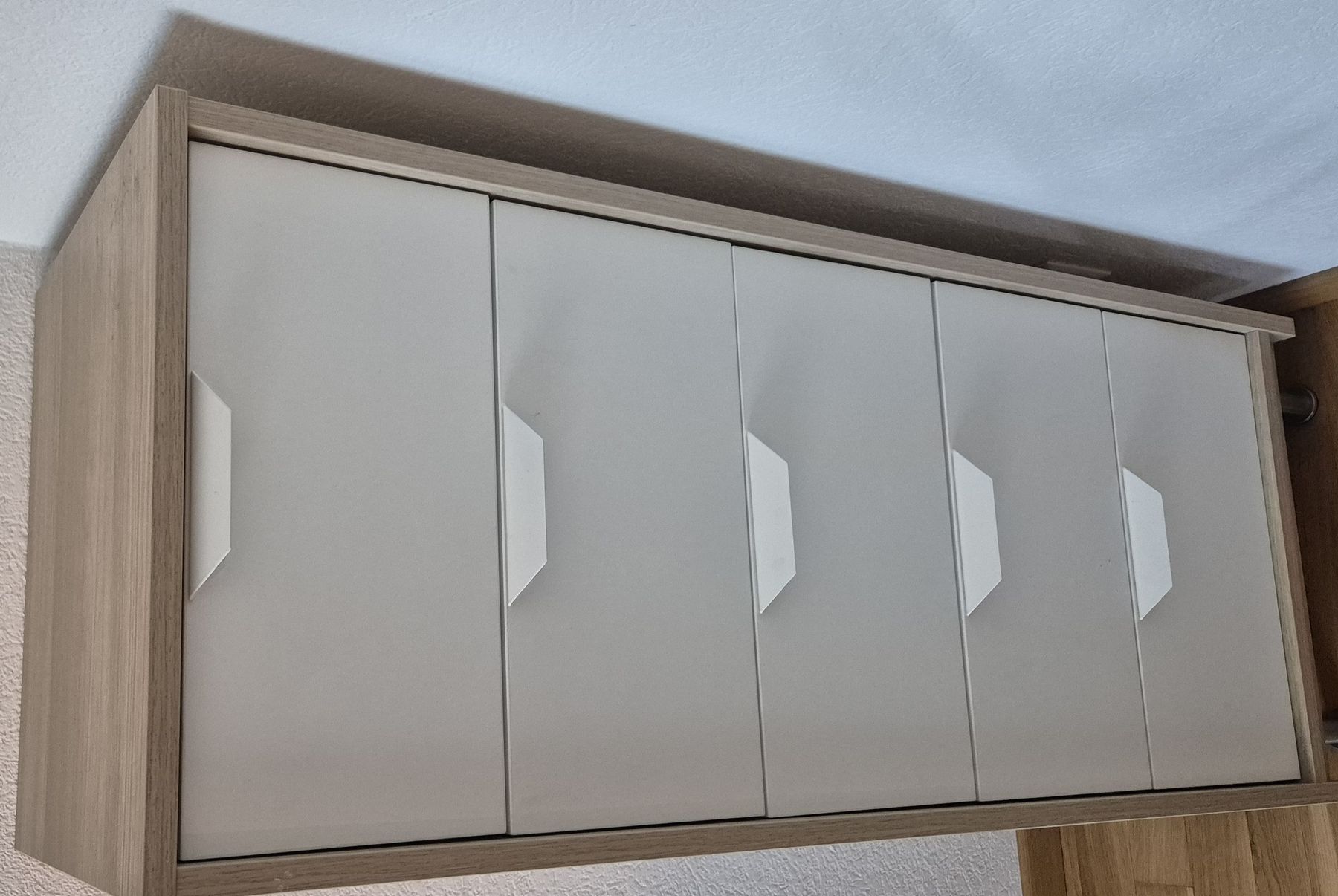 Kommoden: zwei Sideboard Holzoptik mit weissen Fronten  – Gebraucht aus Lützelflüh-Goldb von fel_5dcw