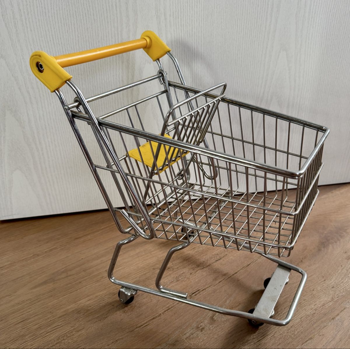 Giocattoli: Kleiner Miniatur-Einkaufswagen Deko oder Spielzeug 29 cm – Usato da Rothrist venduto da Luckywinner 2