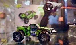 Mini voiture RC Monster truck radio-commandé MT-4 1/32
