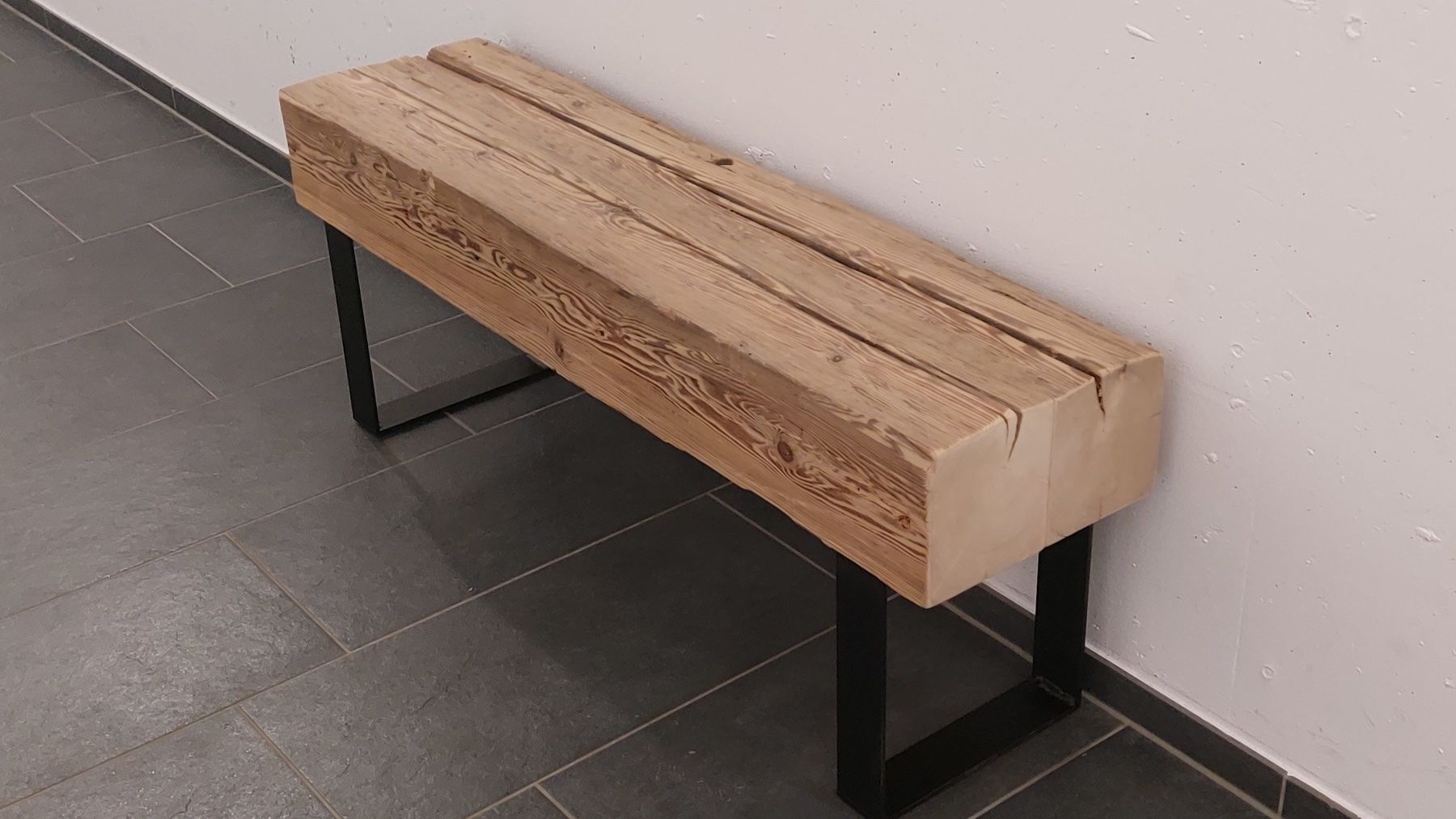 Panchine: Rustikale Sitzbank aus einem Altholzbalken – Nuovo e nell'imballaggio originale da Egnach venduto da Oldwoodstyle