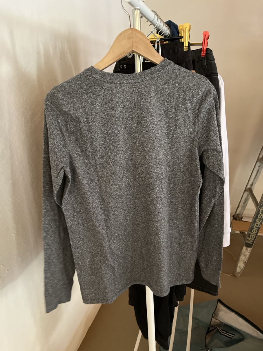 H&M Maglioni & Felpe: H&M Basic Langarm Organic Cotton. Gr 170 – Usato da Röschenz venduto da Annakournikova 1