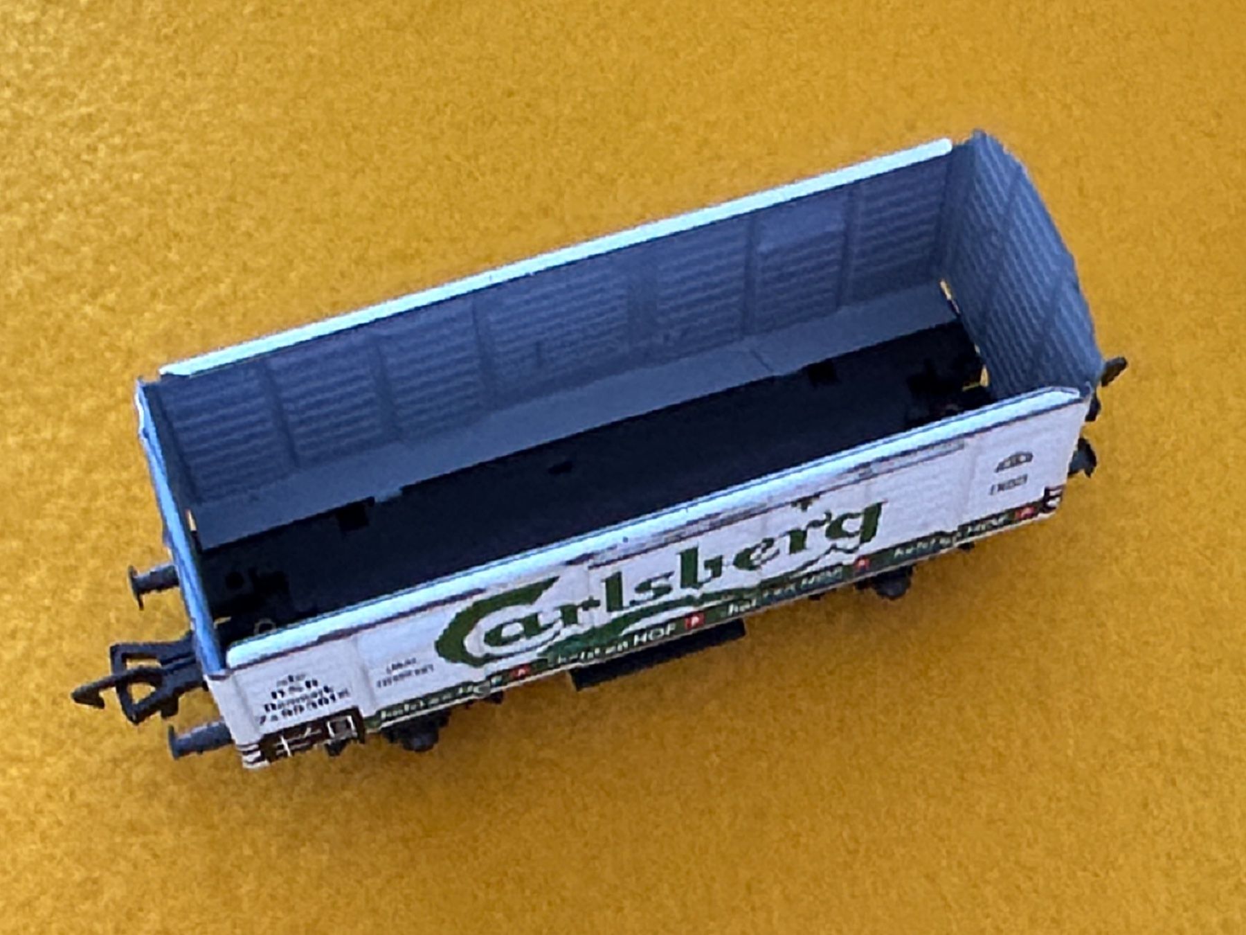 Fleischmann Modellini di ferrovie: Güterwagen "Carlsberg" 2-achsig von Fleischmann – Usato da Biel/Bienne venduto da Malachit 4