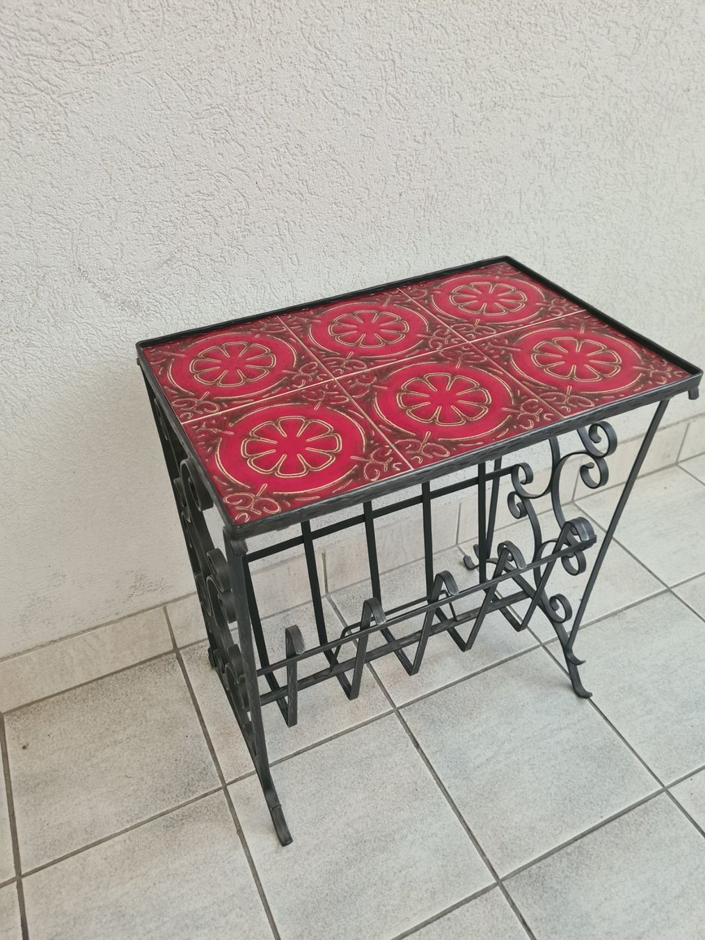 Tische: Table d'appoint fer forgé et carreaux rouges décorés – Gebraucht aus Monthey von 187-zeroo 4