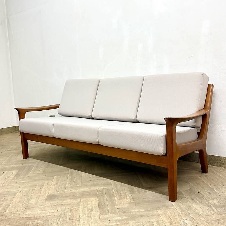Divani: Mid Century teak 3er Sofa – Usato da basel venduto da futureforyesterday 5