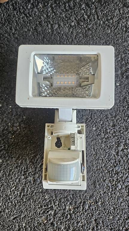 Lampade: Projecteur LED avec détecteur de mouvement – Usato da Bôle venduto da Lemon