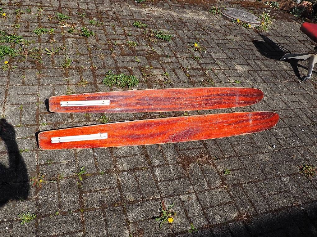 Skis: 1 Paar alte Wasserski – D'occasion à Schänis par Wewu 1
