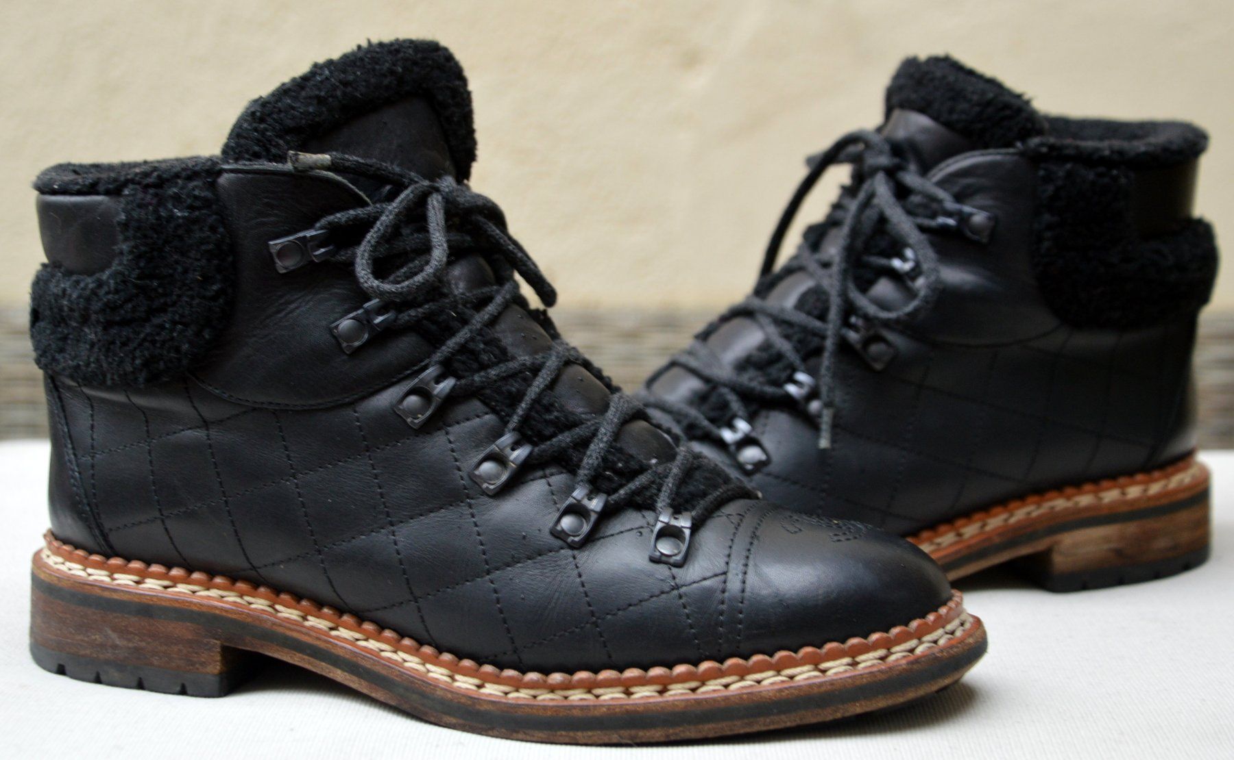 Chanel Scarpe da donna: Boots Chanel bottes .41 – Usato da Collonges venduto da Auganien