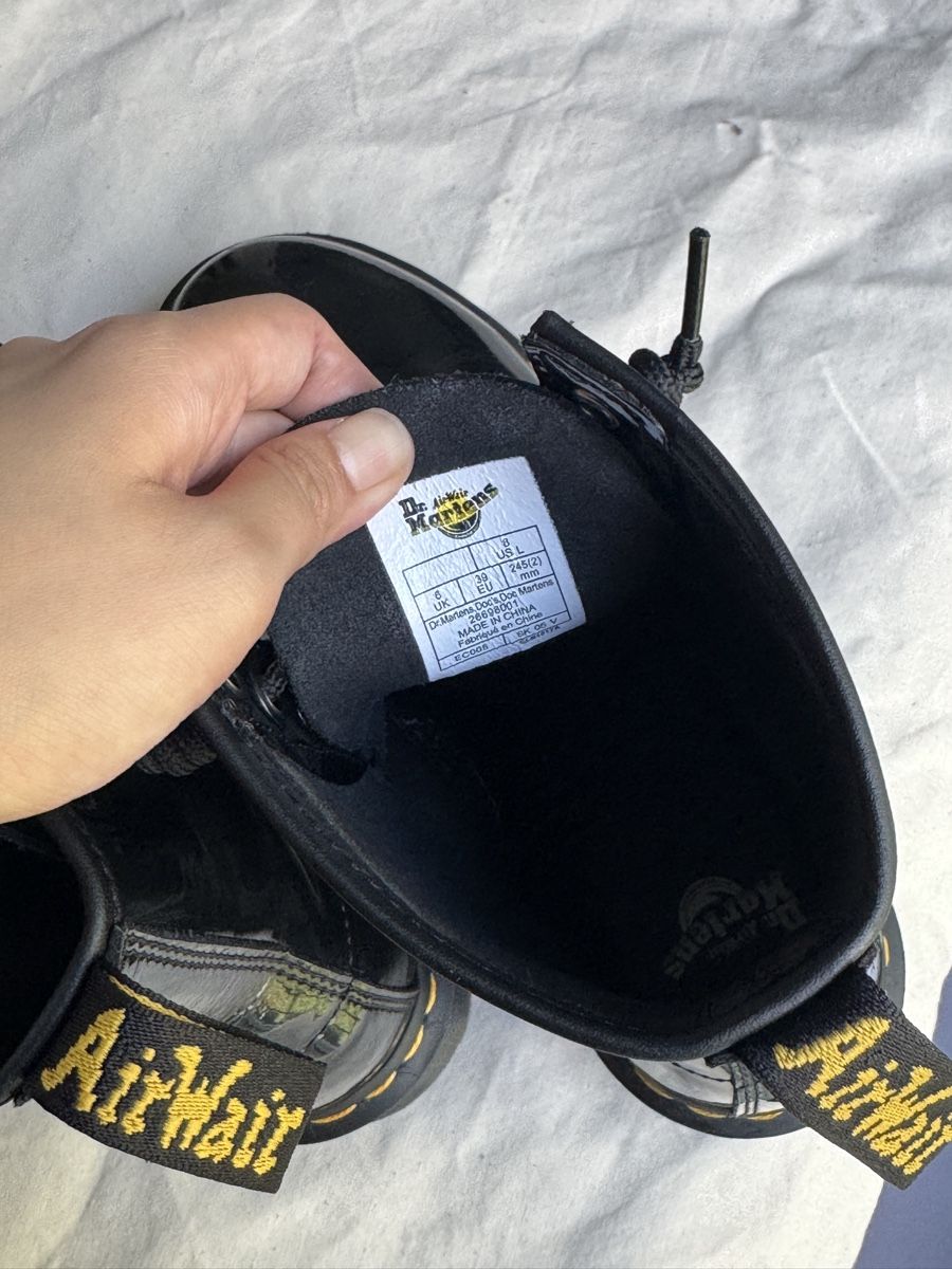 Dr. Martens Scarpe da donna: Dr. Martens Lack-Boots Schwarz, Gr. 39 – Usato da Zürich venduto da xiy_8jw5 2