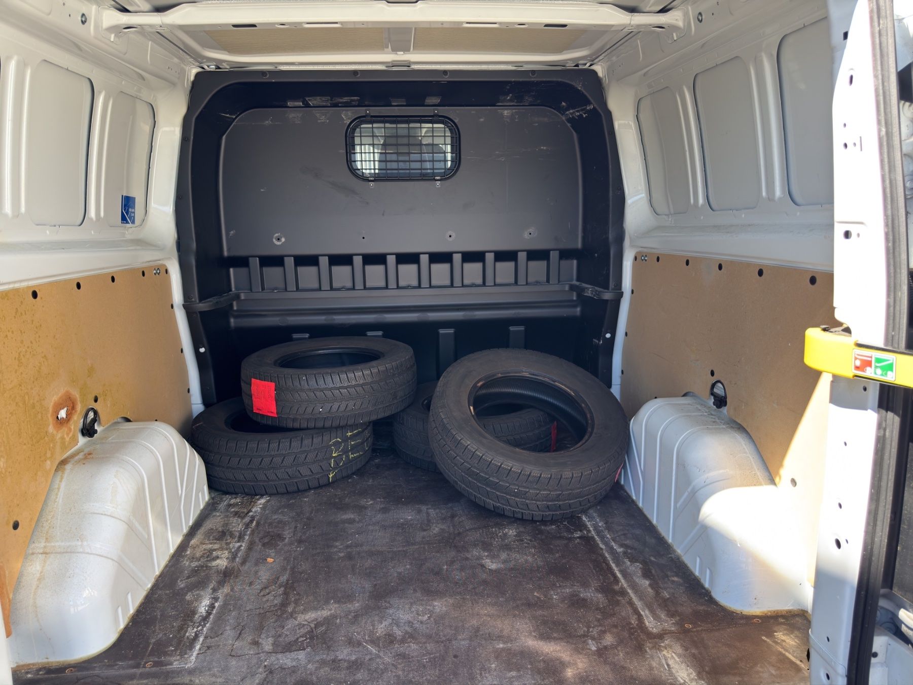 Ford Veicoli commerciali: Ford Transit  Costum 6 Platz  DK – Usato da Kirchberg BE venduto da hybrit 5