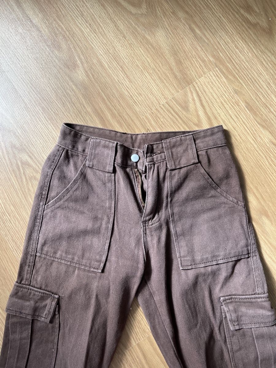 Jeans: Brown Cargo Pants - Y2K Style – Usato da St. Gallen venduto da trxcy 2