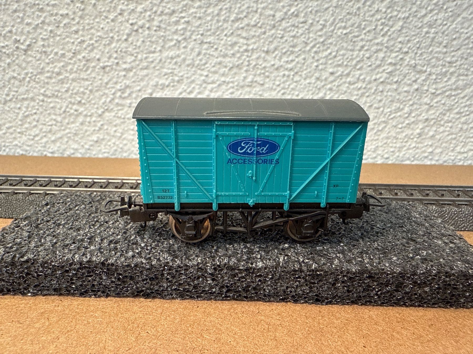 Lima Modelleisenbahnen: Lima Ford ACCESSORIES Güterwagen H0 / DC selten – Gebraucht aus Schlieren von rat_lq6b 6