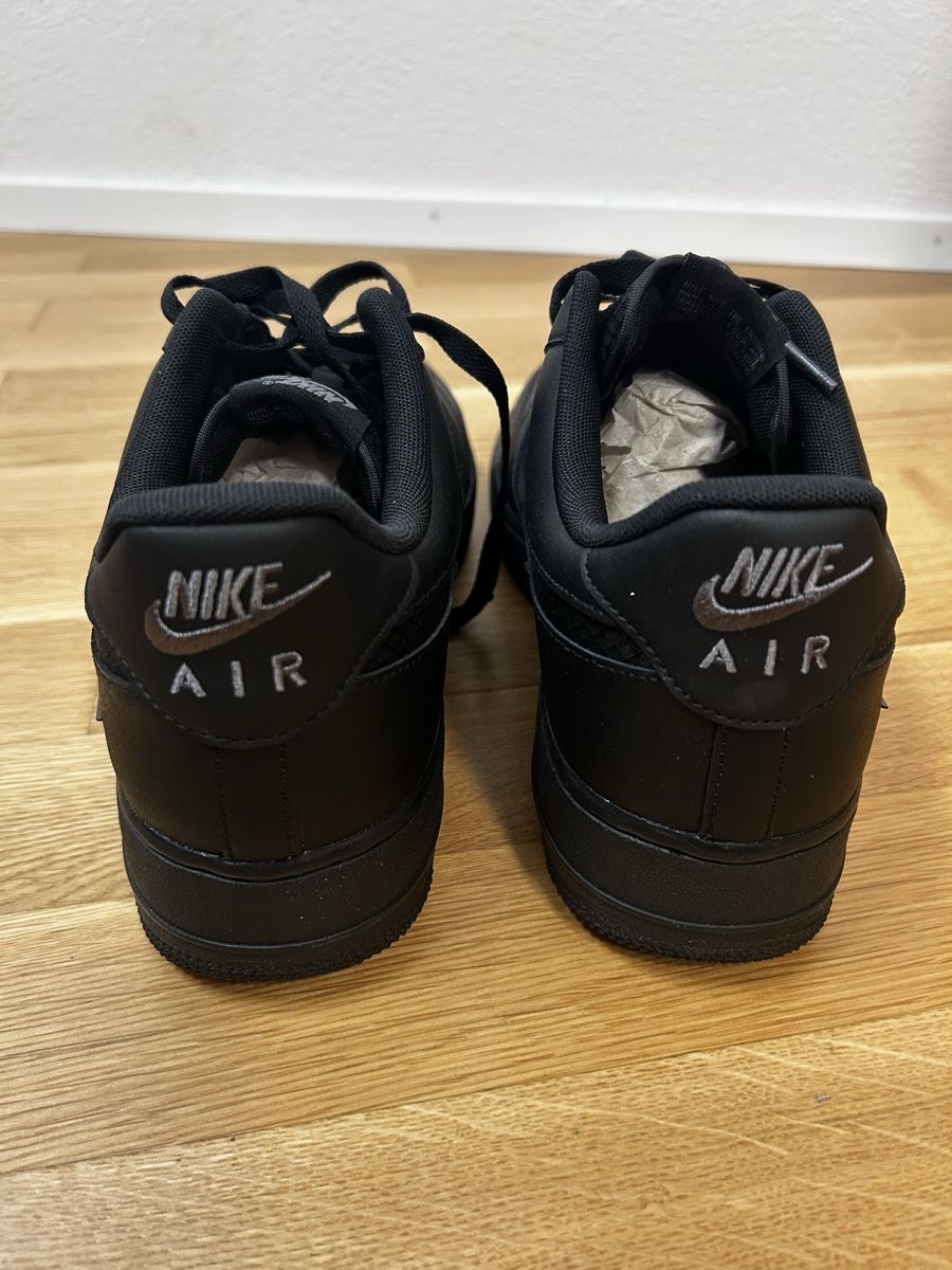 Nike Chaussures hommes: Nike Air Force 1 '07 LV8, SE, "Triple Black Ripstop",  – Neuf avec emballage d'origine à Riniken par mis_69lc 3
