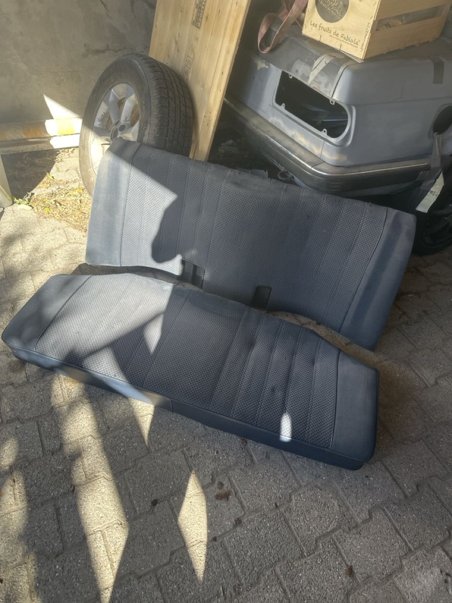 BMW Alle Autoersatzteile: Banquette arrière BMW E30 – Gebraucht aus Martigny von ben_8shl