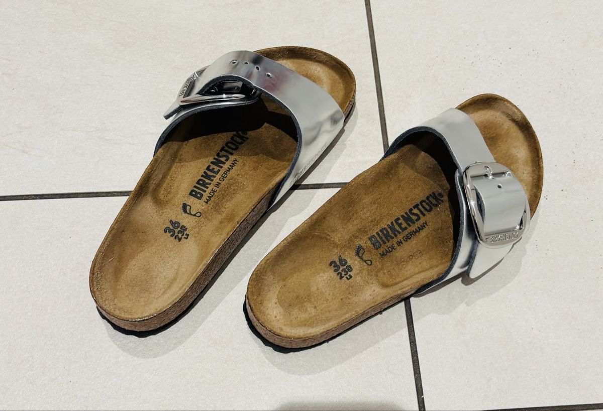 Birkenstock Scarpe da donna: Birkenstock, Madrid Big Buckle, metallic silver – Usato da Küssnacht am Rigi venduto da michimove 3