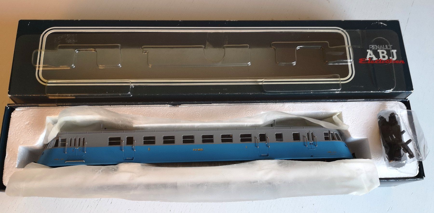 ELECTROTREN HE2502A Automotor diésel Tamagochi, 9 596 002 6. Regionales. RENFE