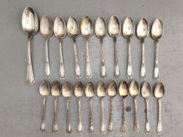Lot de 21 cuillères en argent