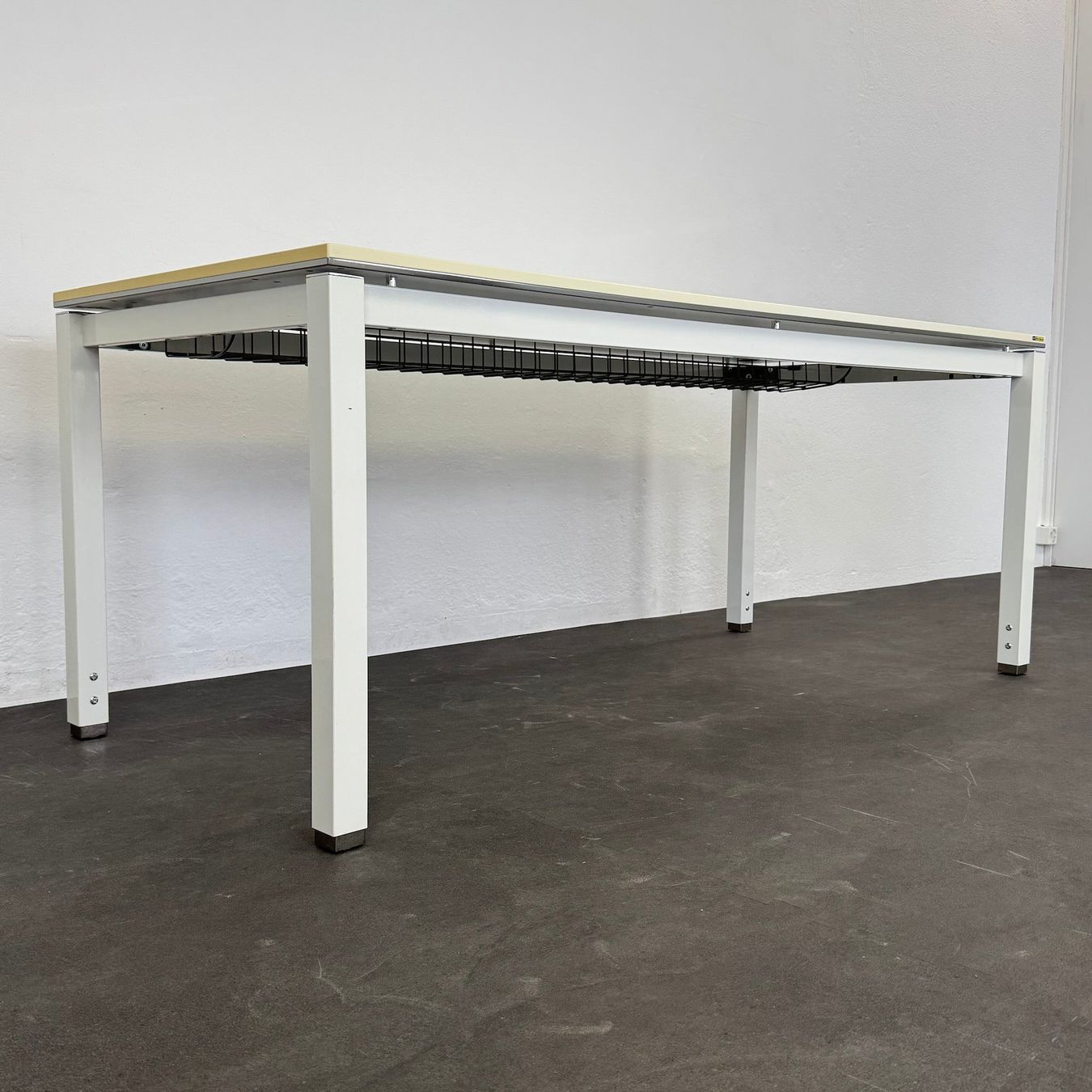 Schreibtische: Office Line Mechanic Schreibtisch – Gebraucht aus Schönenwerd von mcofficeshop 4