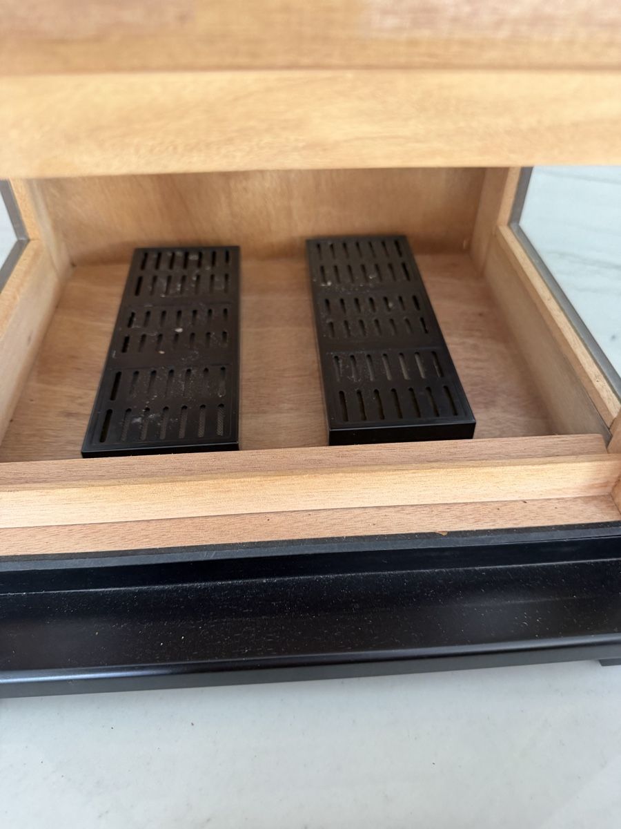 Humidor per sigari: Humidor mit 31 Zigarren, sehr schön – Usato da Safenwil venduto da Corahund 4