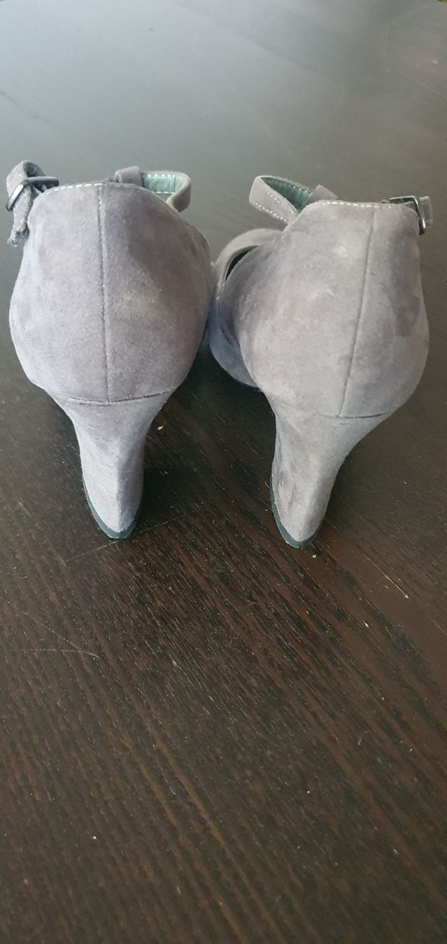 Scarpe da donna: Bata Damenschuhe grau High Heel Pumps Grösse 37 – Usato da Winterthur venduto da LaRoque 2